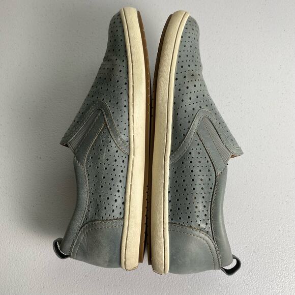 Taos Women Size 9 Court Sneaker Light Blue Leather Slip On Lake Blue Perforated - Picture 6 of 15